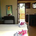 狄俄尼索斯公寓 *